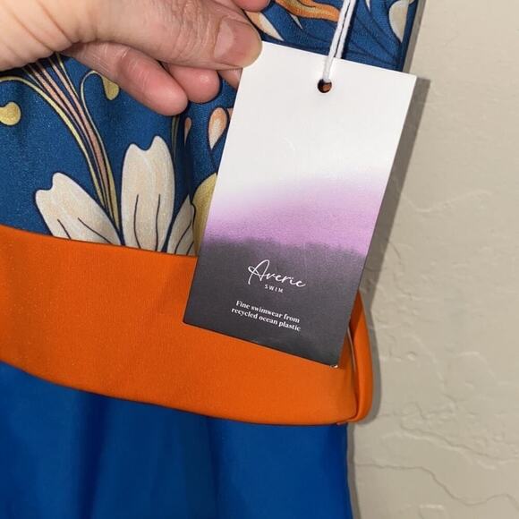 Averie lailani belted one piece swimsuit NWT - Picture 7 of 9